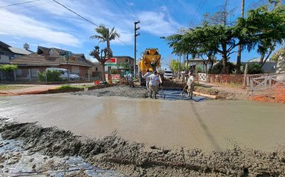 EL MUNICIPIO AVANZA CON LOS TRABAJOS DE BACHEO EN HORMIGÓN EN EL DISTRITO