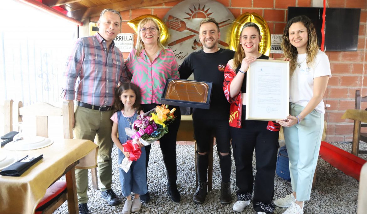 FERNANDO GRAY ASISTIÓ A LA CELEBRACIÓN DEL 20° ANIVERSARIO DEL RESTAURANTE EL SOL DEL ESTUDIANTE