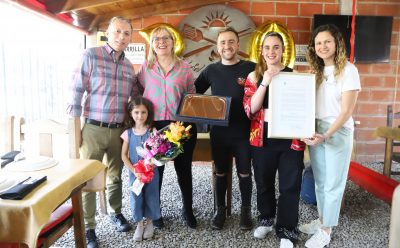 FERNANDO GRAY ASISTIÓ A LA CELEBRACIÓN DEL 20° ANIVERSARIO DEL RESTAURANTE EL SOL DEL ESTUDIANTE