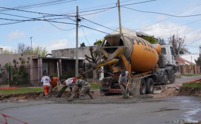 EL MUNICIPIO REALIZA NUEVOS TRABAJOS DE BACHEO EN EL DISTRITO