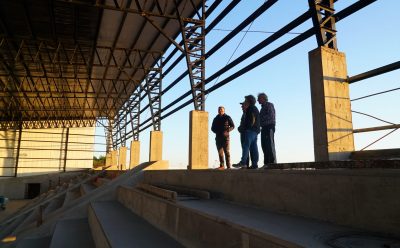 FERNANDO GRAY RECORRIÓ LOS AVANCES DE LA OBRA DEL POLIDEPORTIVO MUNICIPAL