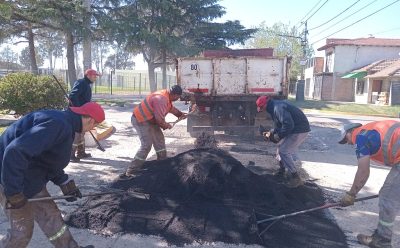 CONTINÚAN LAS OBRAS DE BACHEO EN EL JAGÜEL
