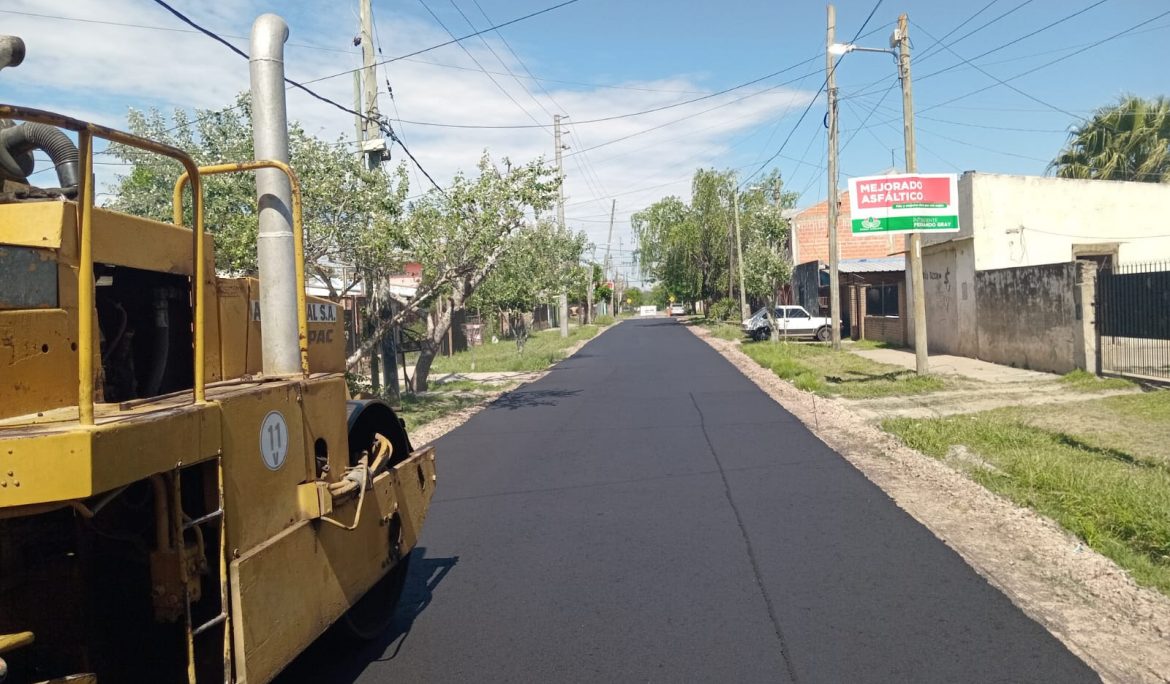 CONTINÚAN LAS OBRAS DE PAVIMENTACIÓN EN ESTEBAN ECHEVERRÍA