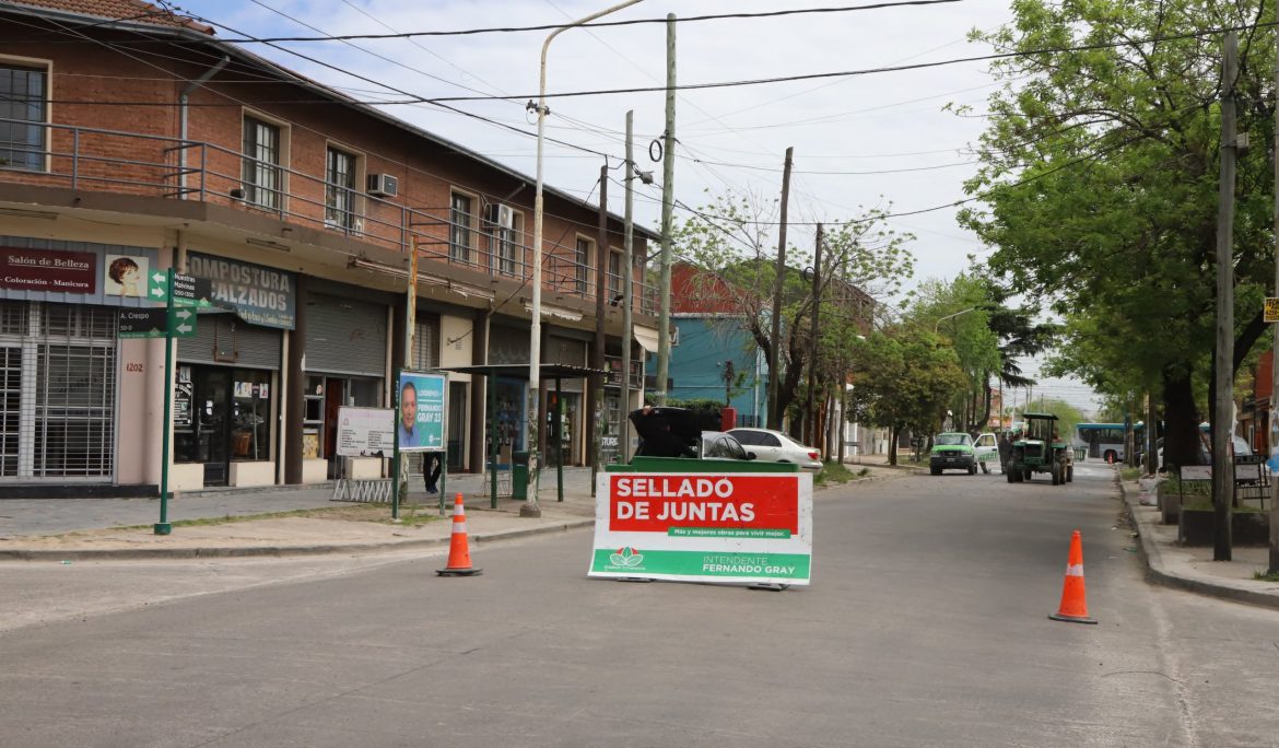 EL MUNICIPIO CONTINÚA CON LAS TAREAS DE TOMADO DE JUNTAS EN LAS CALLES DEL DISTRITO