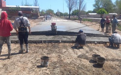 EL JAGÜEL: CONTINÚAN LAS OBRAS DE PAVIMENTACIÓN EN HORMIGÓN