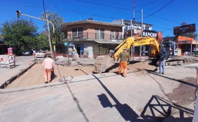 EL MUNICIPIO CONTINÚA CON LAS OBRAS DE BACHEO EN HORMIGÓN EN EL DISTRITO