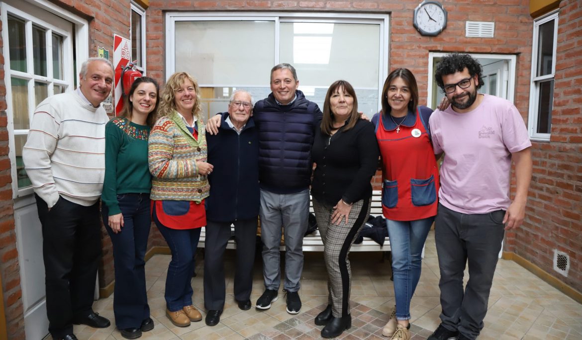 FERNANDO GRAY DIALOGÓ CON ESTUDIANTES DE SECUNDARIA DEL COLEGIO VICENTA VIDAL BOU