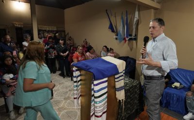 FERNANDO GRAY VISITÓ LA IGLESIA LUZ DE LOS MILAGROS DE MONTE GRANDE