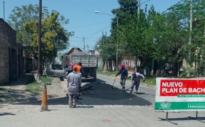 EL MUNICIPIO AVANZA CON NUEVOS TRABAJOS DE BACHEO EN EL DISTRITO