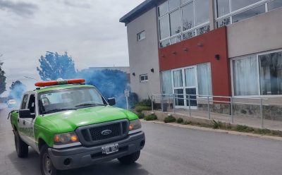 CONTINÚAN LOS TRABAJOS DE FUMIGACIÓN EN ESTEBAN ECHEVERRÍA