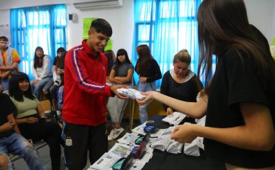 EL MUNICIPIO ENTREGÓ 507 PARES DE LENTES DEL PROGRAMA ECHEverRÍA A ESTUDIANTES DE ESCUELAS SECUNDARIAS DEL DISTRITO