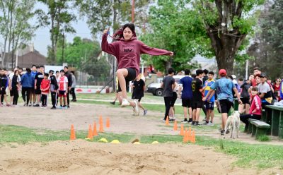 EL MUNICIPIO DE ESTEBAN ECHEVERRÍA ORGANIZÓ UN ENCUENTRO DE ATLETISMO PARA ESCUELAS SECUNDARIAS