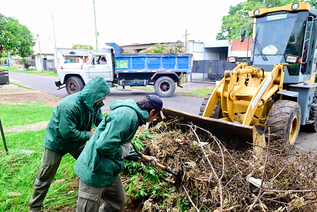 EL MUNICIPIO DE ESTEBAN ECHEVERRÍA SIGUE TRABAJANDO EN LAS ZONAS AFECTADAS POR LA TORMENTA