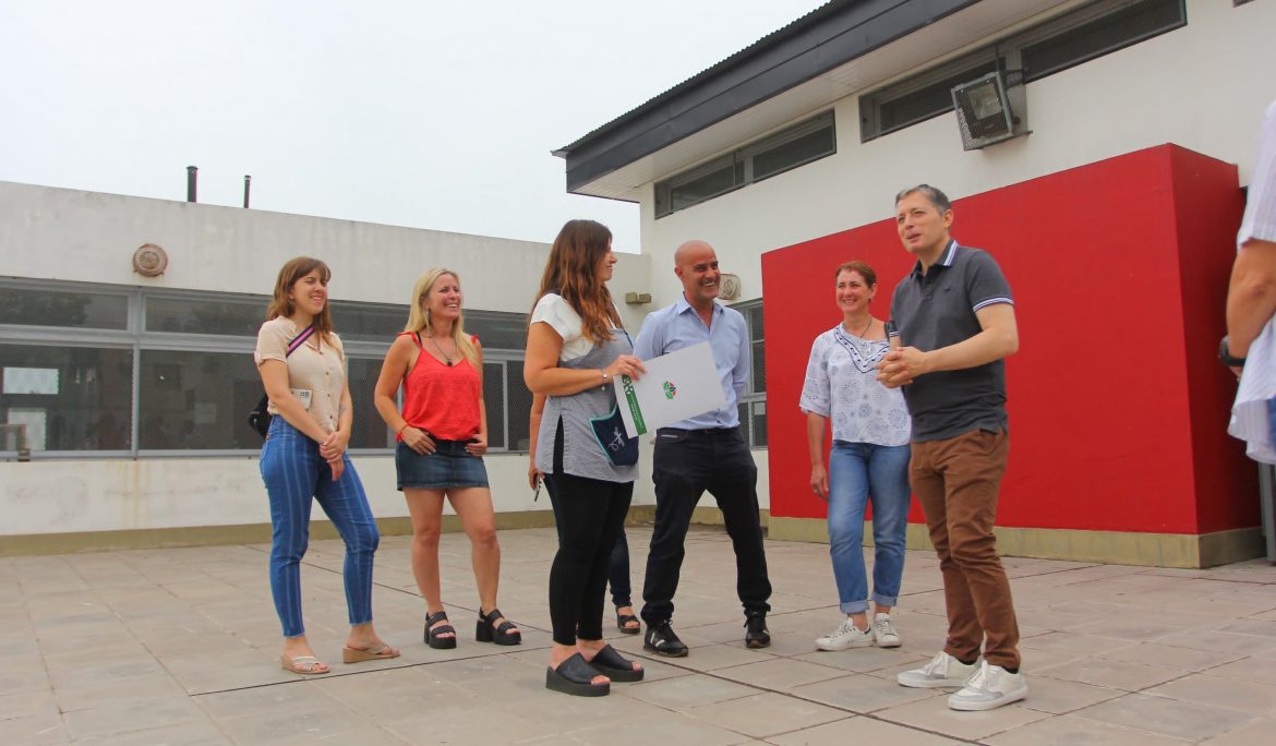 FERNANDO GRAY VISITÓ EL JARDÍN DE INFANTES N° 937 DE MONTE GRANDE