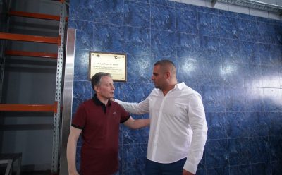 FERNANDO GRAY RECORRIÓ LA PLANTA FRIGORÍFICA CABAÑA DON THEO EN 9 DE ABRIL