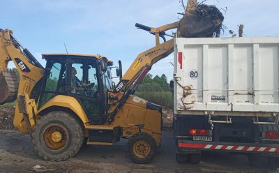 EL MUNICIPIO LLEVÓ A CABO LA LIMPIEZA DE UN BASURAL CLANDESTINO EN LAS CALLES BOUCHARD Y EL AMANCAY DE EL JAGÜEL