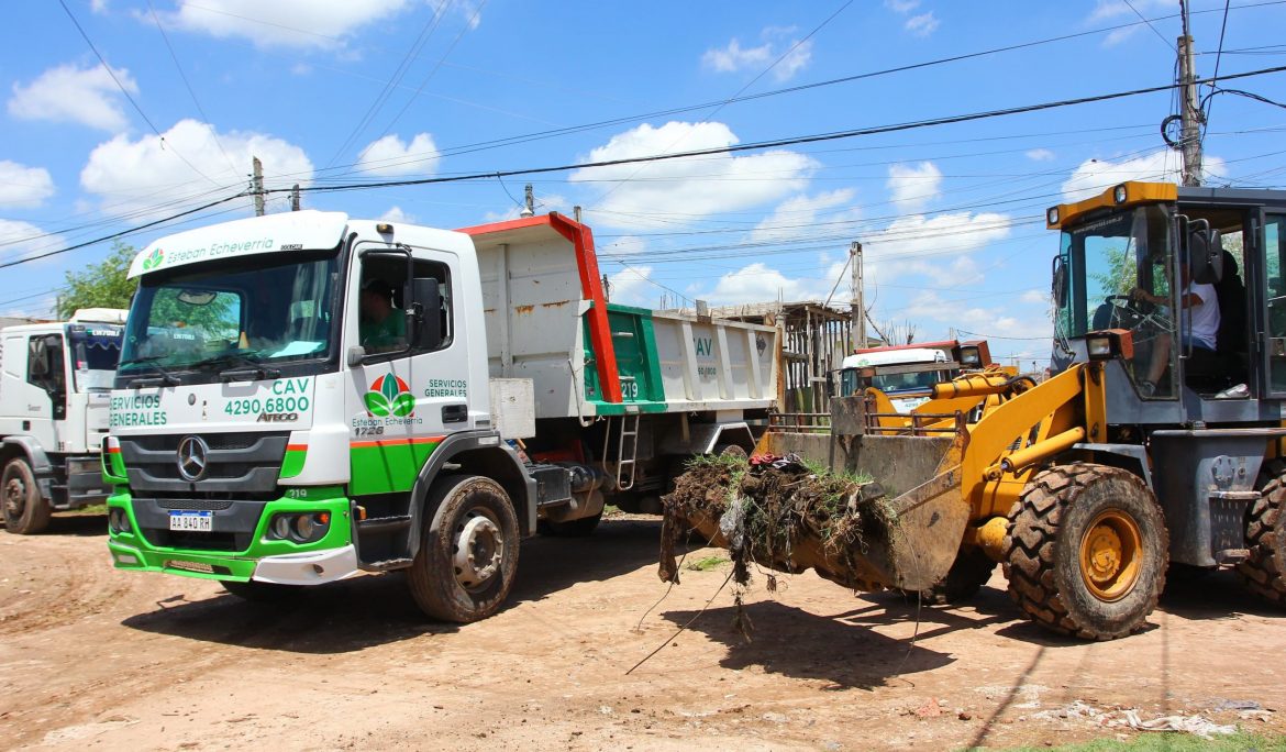 9 DE ABRIL: EL MUNICIPIO DE ESTEBAN ECHEVERRÍA REALIZÓ TAREAS DE LIMPIEZA EN EL BARRIO 9 DE ENERO