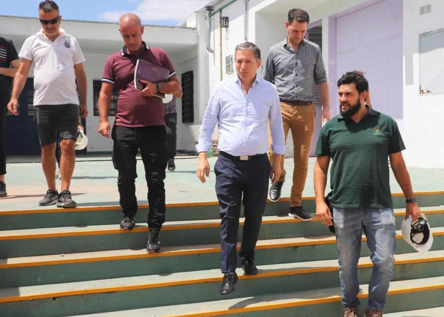 FERNANDO GRAY RECORRIÓ LA OBRA DEL TECHO PARABÓLICO QUE SE CONSTRUYE EN LA ESCUELA SECUNDARIA N° 7 DE MONTE GRANDE SUR