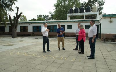 FERNANDO GRAY RECORRIÓ LA OBRA DE GAS QUE SE REALIZÓ EN LA ESCUELA PRIMARIA N° 54 DE 9 DE ABRIL