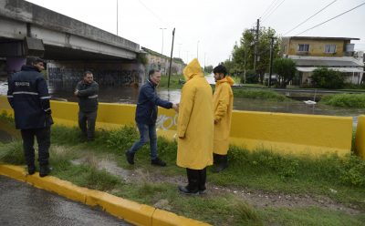 EL JAGÜEL: FERNANDO GRAY RECORRIÓ LAS MÁRGENES DEL ARROYO ORTEGA PARA MONITOREAR EL NIVEL DEL AGUA