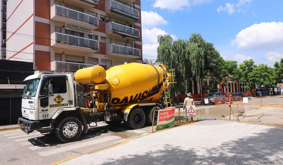 AVANZAN LAS OBRAS DE BACHEO EN HORMIGÓN EN MONTE GRANDE