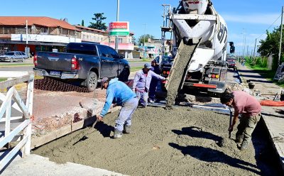 EL MUNICIPIO DE ESTEBAN ECHEVERRÍA REALIZA OBRAS DE BACHEO EN HORMIGÓN EN LA RUTA NACIONAL 205