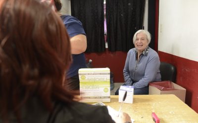 EL MUNICIPIO REALIZÓ UN OPERATIVO DE VACUNACIÓN PARA PERSONAS ADULTAS MAYORES QUE PARTICIPAN DEL TALLER ACTIVANDO NEURONAS