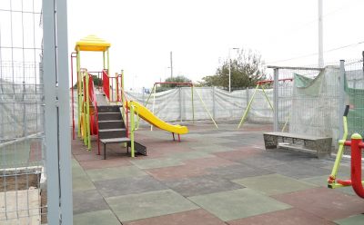 AVANZA LA REMODELACIÓN DEL PATIO DE JUEGOS DE LA PLAZA SARMIENTO EN MONTE GRANDE SUR