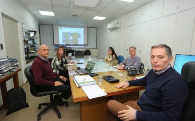 FERNANDO GRAY SE REUNIÓ CON PROFESIONALES DE LA UNLP PARA AVANZAR EN EL PLAN DE REDUCCIÓN DEL RIESGO HÍDRICO