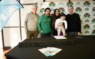FERNANDO GRAY ENTREGÓ CRÉDITOS DEL PROGRAMA BUENOS AIRES CREA A VECINAS Y VECINOS DEL DISTRITO