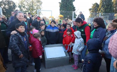 FERNANDO GRAY EN LA INAUGURACIÓN DE NUEVOS JUEGOS DE LA PLAZA SARMIENTO EN MONTE GRANDE SUR