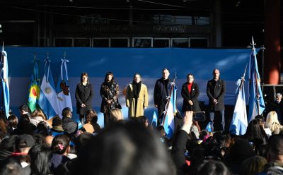 FERNANDO GRAY TOMÓ LA PROMESA DE LEALTAD A LA BANDERA A 3.800 ESTUDIANTES DE 4° AÑO DE ESCUELAS PRIMARIAS DE ESTEBAN ECHEVERRÍA