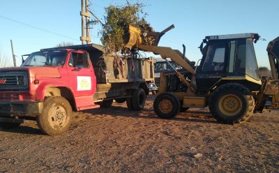 MONTE GRANDE SUR: EL MUNICIPIO LLEVÓ ADELANTE LA LIMPIEZA DE UN BASURAL Y LA ELIMINACIÓN DE RESTOS DE VEHÍCULOS