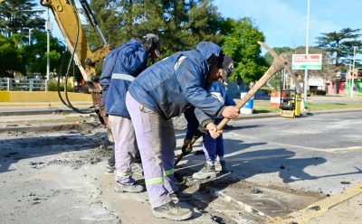 EL MUNICIPIO DE ESTEBAN ECHEVERRÍA REALIZA OBRAS DE BACHEO EN LA RUTA NACIONAL 205