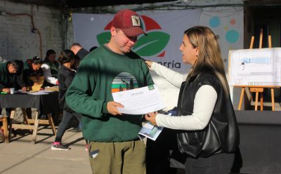 MONTE GRANDE SUR: ENTREGA DE CERTIFICADOS DE LIBRE DEUDA POR LA HABILITACIÓN DE CLOACAS EN BARRIO GRANDE