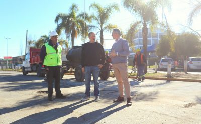 FERNANDO GRAY RECORRIÓ LAS OBRAS DE BACHEO QUE SE REALIZAN EN LA AVENIDA DUPUY DE CANNING