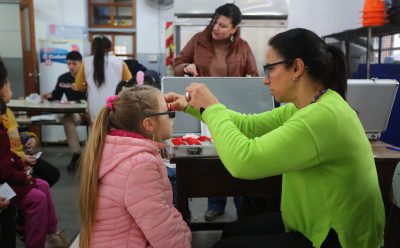 EL MUNICIPIO REALIZÓ CONTROLES VISUALES A ESTUDIANTES DE LA ESCUELA PRIMARIA N° 5 DE 9 DE ABRIL