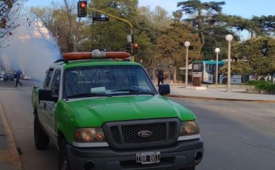 CONTINÚAN LAS TAREAS DE FUMIGACIÓN EN BARRIOS Y ESPACIOS PÚBLICOS DEL DISTRITO