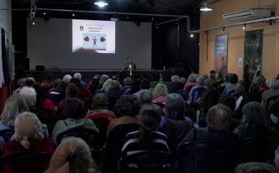 TALLER ACTIVANDO NEURONAS: EL MUNICIPIO BRINDÓ UNA CHARLA A ADULTAS Y ADULTOS MAYORES SOBRE CÓMO OPTIMIZAR LAS CONSULTAS MÉDICAS