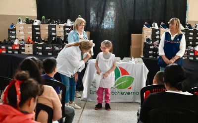 PROGRAMA ECHEverRÍA: EL MUNICIPIO ENTREGÓ LENTES A ESTUDIANTES DE ESCUELAS DE MONTE GRANDE Y EL JAGÜEL