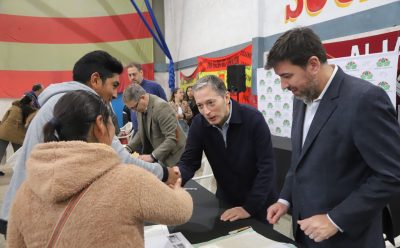 FERNANDO GRAY PARTICIPÓ DE LA TOMA DE 301 FIRMAS DE ESCRITURAS DE VIVIENDAS PARA FAMILIAS DEL DISTRITO