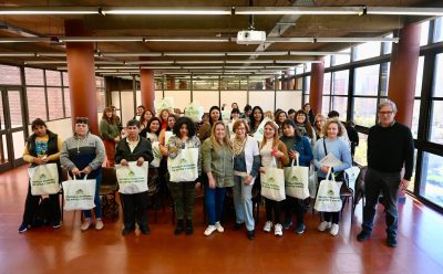 ESCUELA MUNICIPAL DE ARTES Y OFICIOS: EL MUNICIPIO ENTREGÓ KITS A ESTUDIANTES DE LOS CURSOS DE PELUQUERÍA