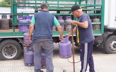 CONTINÚAN LOS OPERATIVOS DE RECARGA DE GARRAFAS A PRECIO SOCIAL EN EL DISTRITO