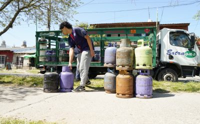 CONTINÚAN LOS OPERATIVOS DE RECARGA DE GARRAFAS EN DIVERSOS PUNTOS DEL DISTRITO