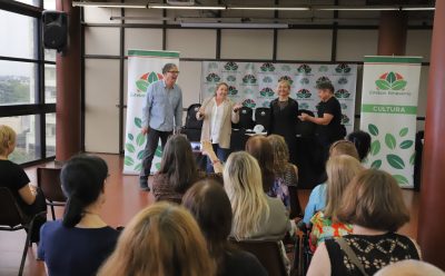 ENTREGA DE KITS PARA ESTUDIANTES DEL CURSO DE TANGO DE LA ESCUELA MUNICIPAL DE ARTES Y OFICIOS
