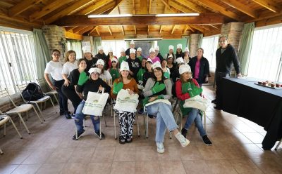 ESCUELA MUNICIPAL DE ARTES Y OFICIOS: ENTREGA DE KITS A ESTUDIANTES DEL CURSO DE REPOSTERÍA Y PANADERÍA