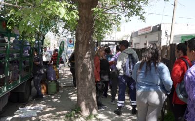 EL MUNICIPIO AVANZA CON LOS OPERATIVOS DE RECARGA DE GARRAFAS A VALOR SOCIAL EN LOS BARRIOS DEL DISTRITO