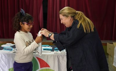PROGRAMA ECHEverRÍA: EL MUNICIPIO ENTREGÓ LENTES A CHICAS Y CHICOS DE ESCUELAS PRIMARIAS DE MONTE GRANDE