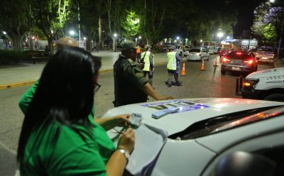 MONTE GRANDE: LAS FUERZAS DE SEGURIDAD REALIZARON NUEVOS OPERATIVOS DE CONTROL VEHICULAR EN LA PLAZA MITRE