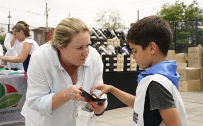 MONTE GRANDE SUR: EL MUNICIPIO ENTREGÓ LENTES DEL PROGRAMA OFTALMOLÓGICO ECHEverRÍA